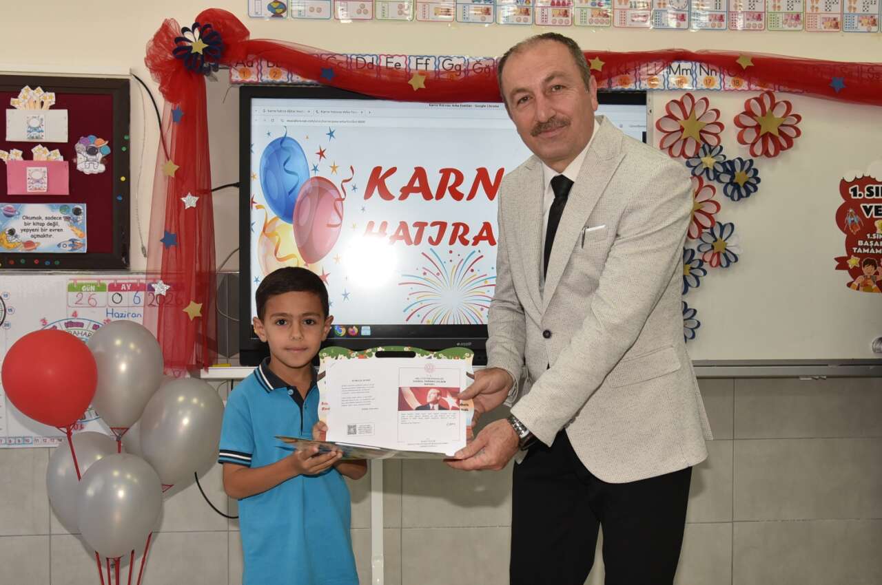 Konya'da yaz tatili resmen başladı! Karne gününden mutluluk kareleri yansıdı 16